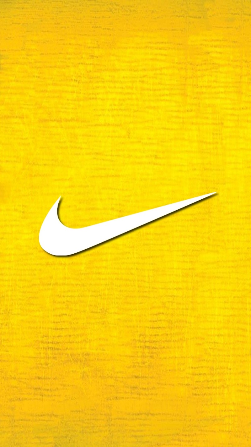 Крупный план белого логотипа nike на желтом фоне (nike, желтый)