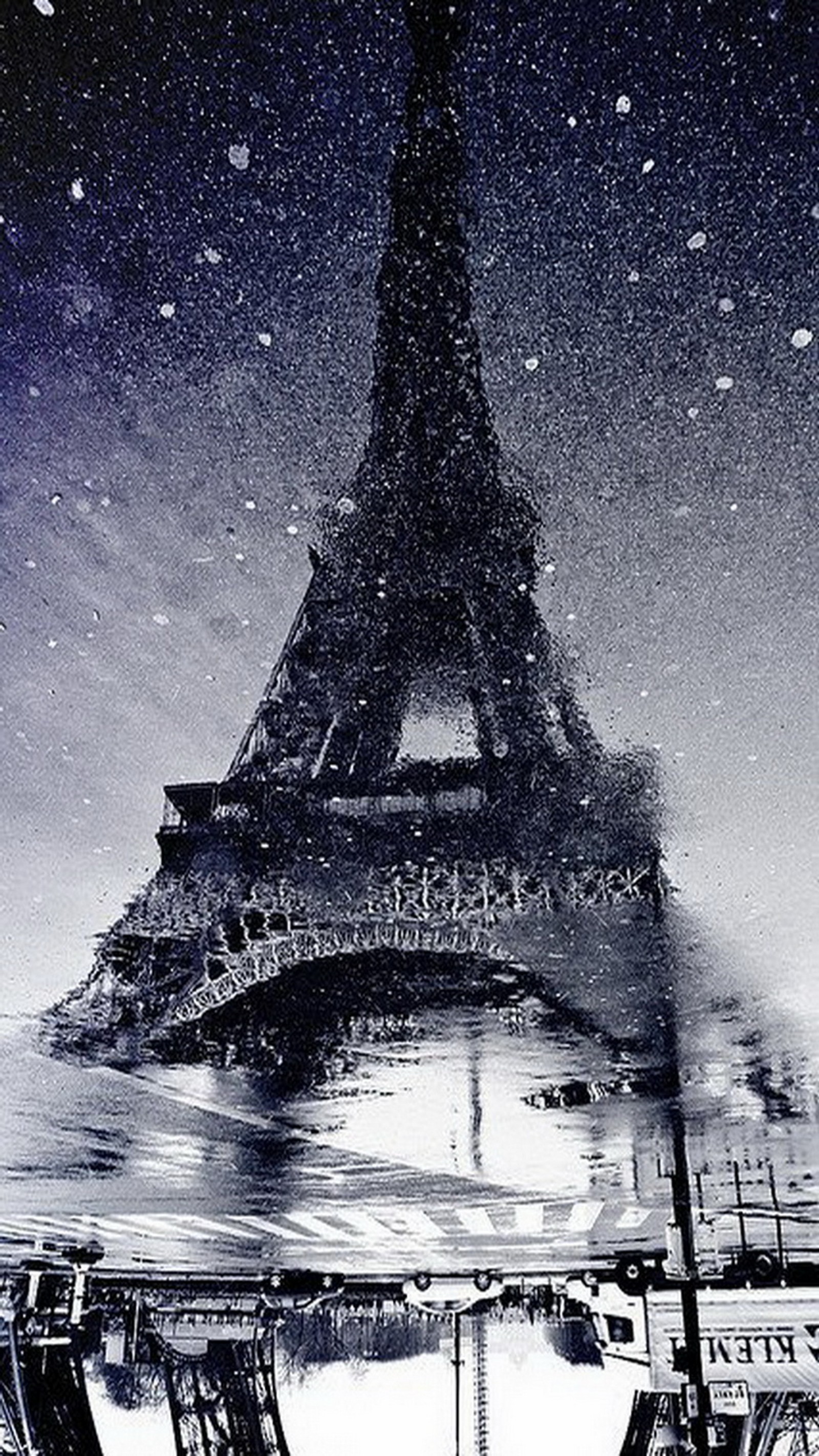 Vue aérienne du reflet de la tour eiffel dans une flaque (tour eiffel, paris, neige, tour)