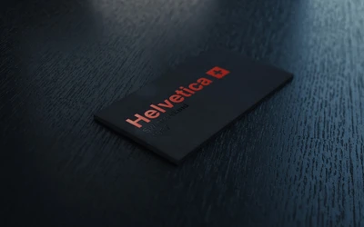 Logo Helvetica sur une carte noire