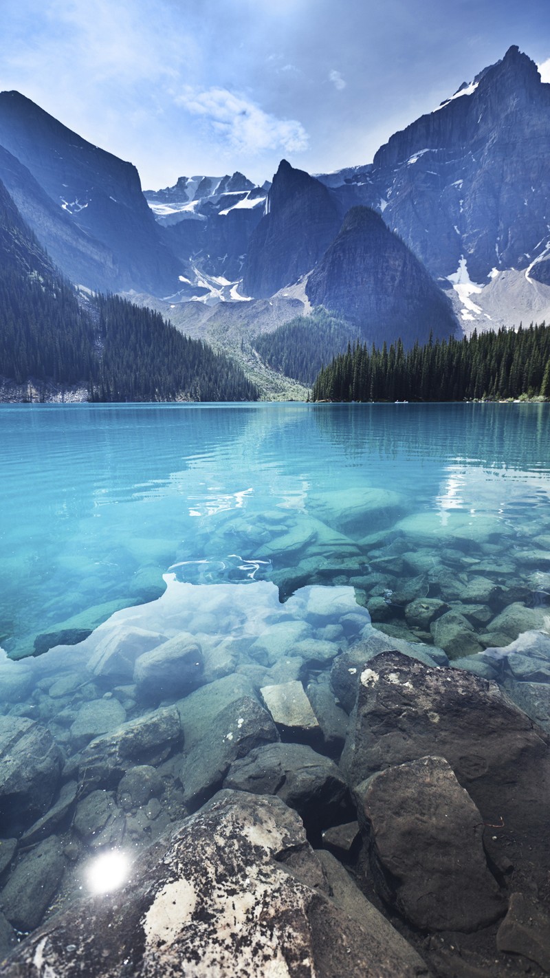 There is a large body of water with mountains in the background (19957, arnold0818, frfr59)