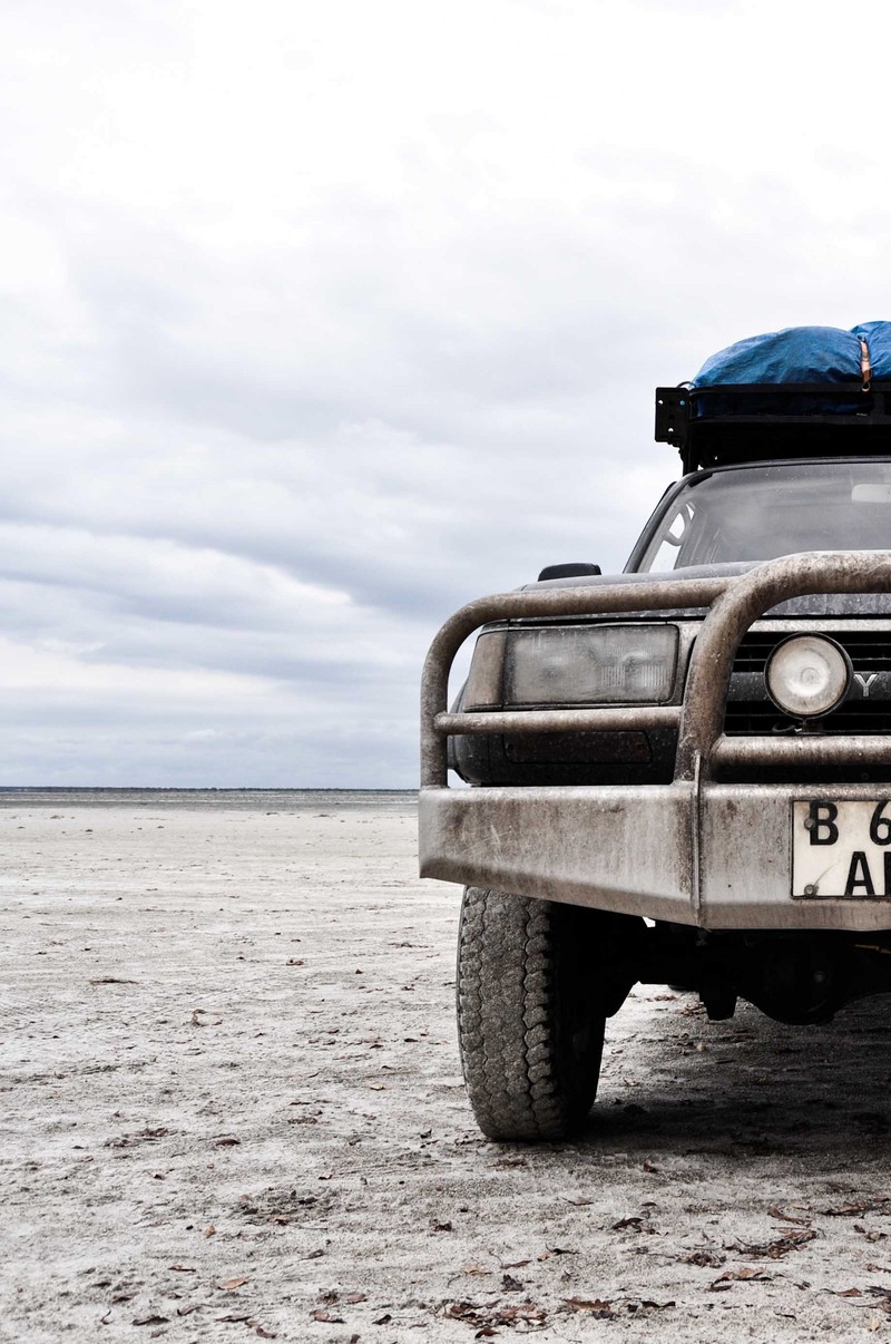 Грузовик с синей крышей и синим чехлом (приключение, машина, сафари, safari, toyota)