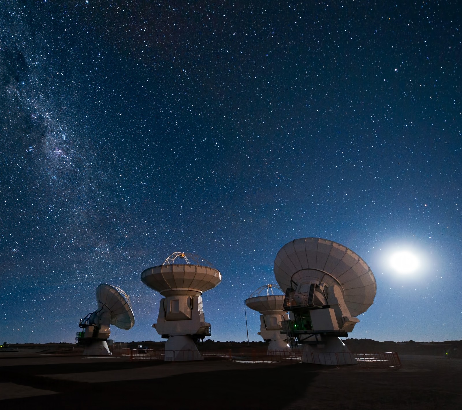 Téléchargez le fond d'écran arrays, nasa, nuit, satellite, espace