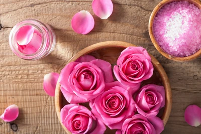 Rosas rosas y pétalos con sal de spa