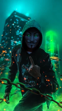 Cooler Darsteller mit Guy-Fawkes-Maske inmitten einer Neonatmosphäre