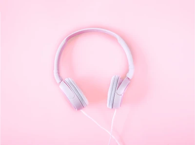 Casque rose élégant : Embrassez votre expérience musicale