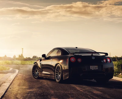 Nissan GTR contra un fondo de atardecer