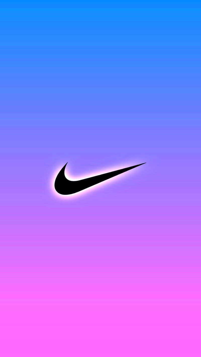 Крупный план черного логотипа nike на розовом и синем фоне (бренд, бренды, девочки, свечение, логотип)