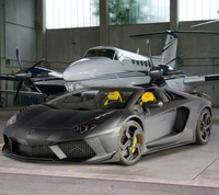 Lamborghini Aventador de fibra de carbono con fondo de jet privado