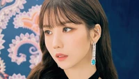 Kwon Eun Bi: Elegância e Charme no Glamour do K-Pop