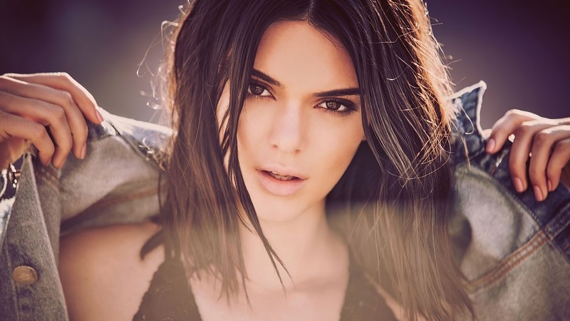 Крупный план женщины с курткой на плечах (кендалл дженнер, kendall jenner, знаменитость, модель, девочки)